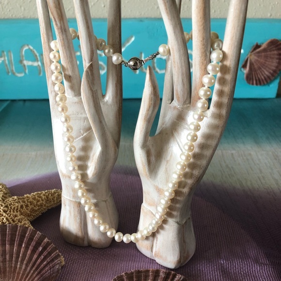 Fresh Water Pearl Necklace & Earrings - Picture 7 of 8